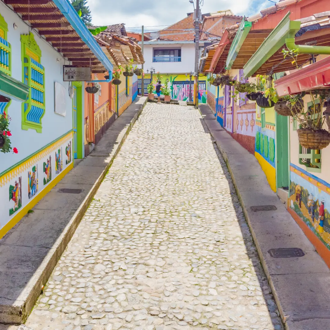 A street in Guatapé with coloured façades and painted zócalos.