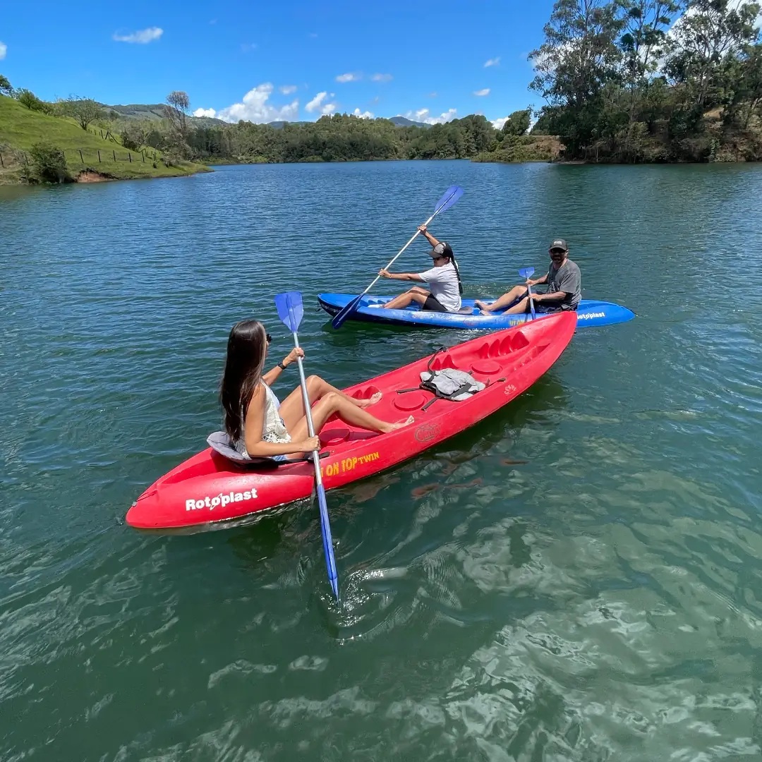 Two guests paddling a kayak on the Guatapé reservoir.